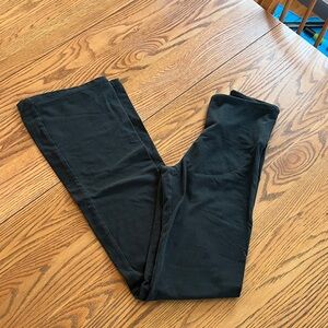 Victoria’s Secret 2017 flare yoga pants